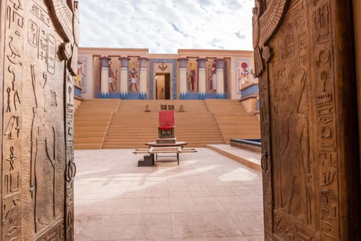 Ait Benhaddou con l'Atlante sullo sfondo