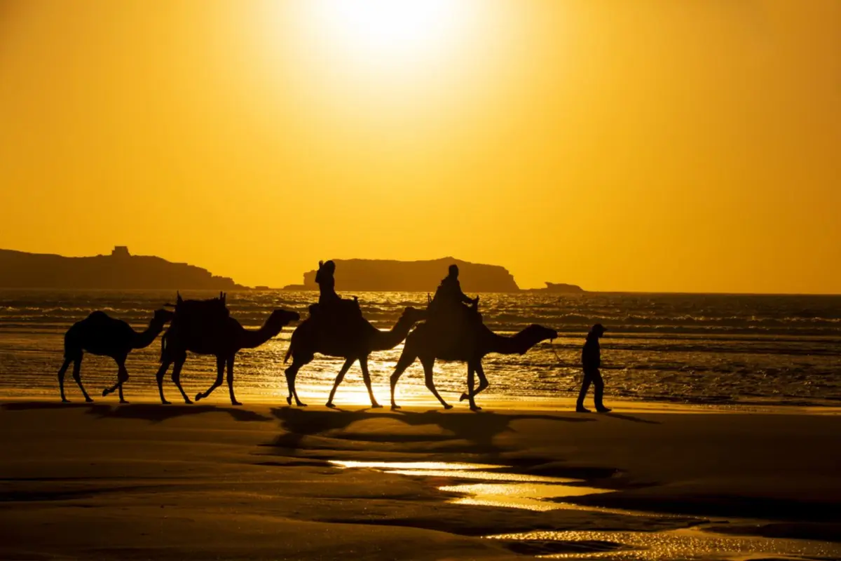 Souk artigianale con prodotti fatti a mano a Essaouira