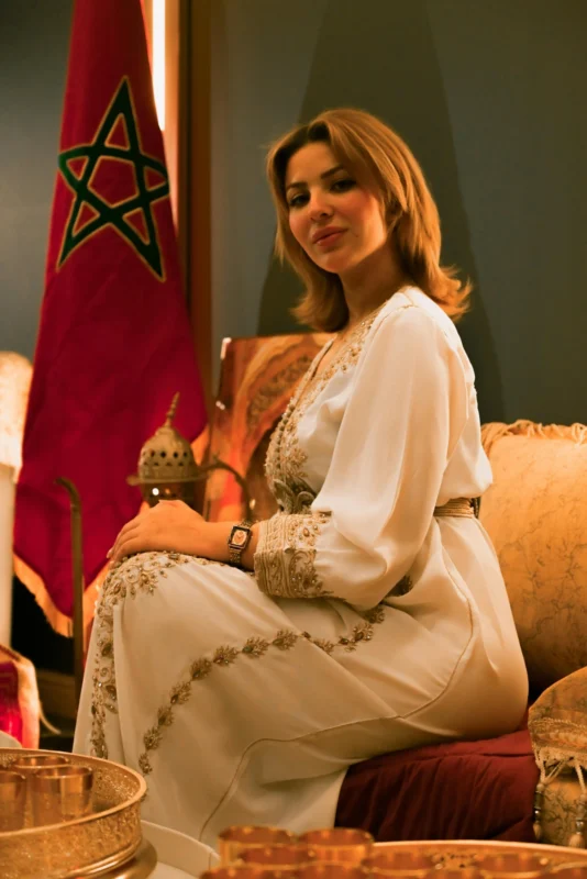 Marokkanische Frau in traditioneller Abbigliamento