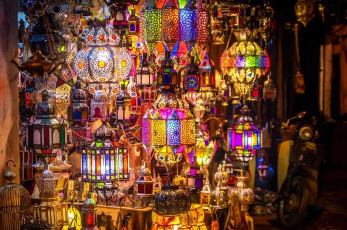 Bottega artigiana nei souk della medina di Marrakech